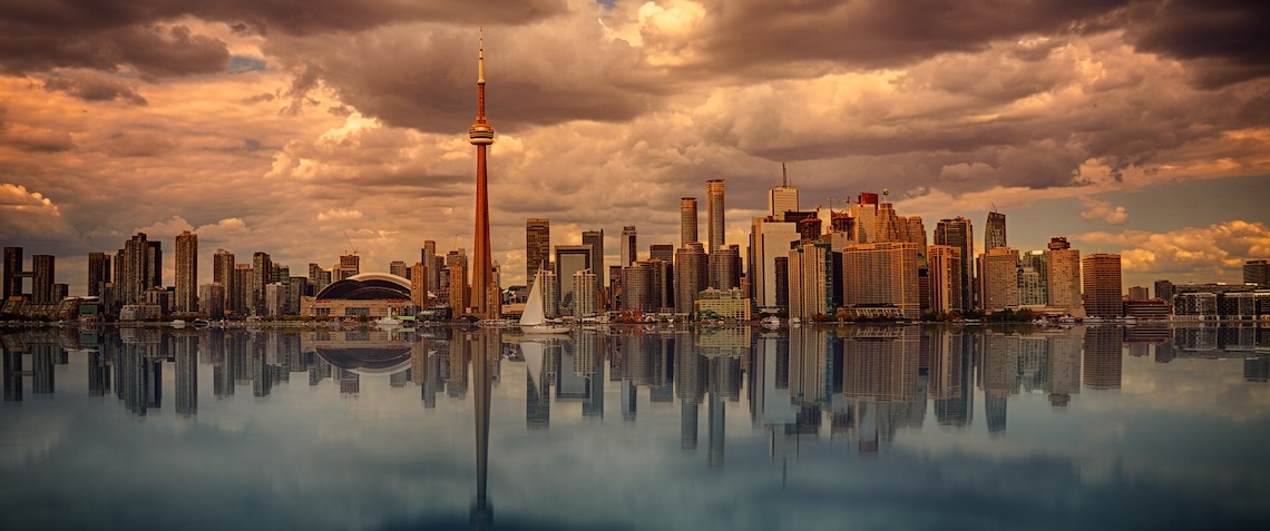 Image of the city of Toronto and the water line during sunset.
